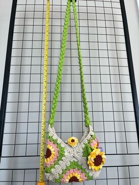 Handcrafted Crochet Sunflower Crossbody Bag in Green and Cream